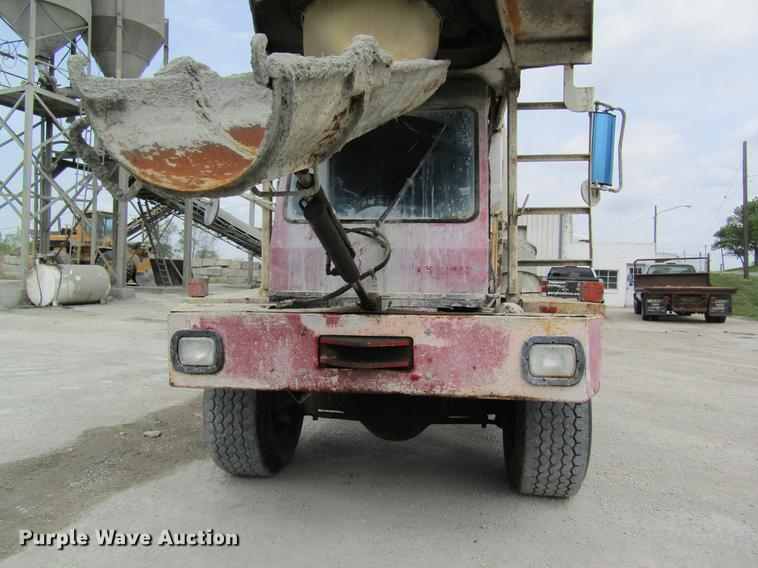 image for item DD8437 1999 Oshkosh S2146 ready mix truck