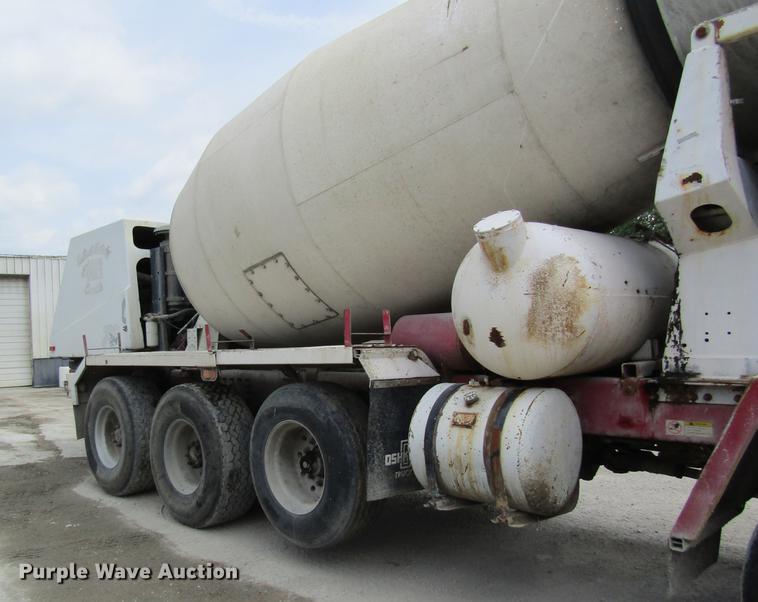 image for item DD8437 1999 Oshkosh S2146 ready mix truck