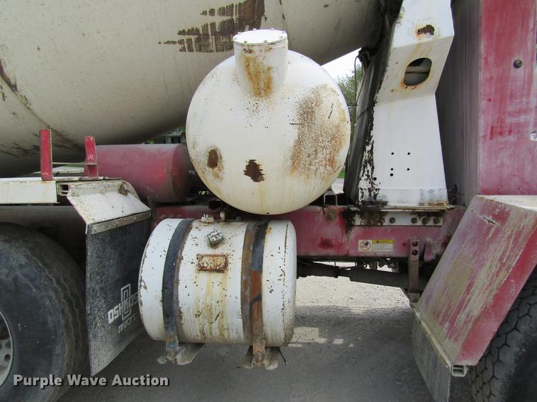 image for item DD8437 1999 Oshkosh S2146 ready mix truck