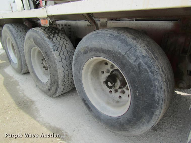 image for item DD8437 1999 Oshkosh S2146 ready mix truck