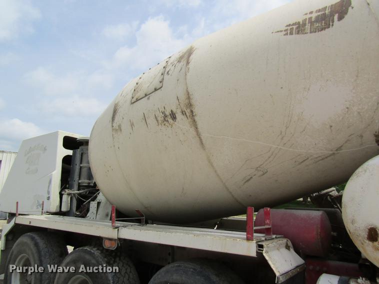 image for item DD8437 1999 Oshkosh S2146 ready mix truck