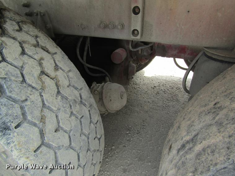 image for item DD8437 1999 Oshkosh S2146 ready mix truck