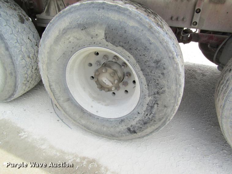 image for item DD8437 1999 Oshkosh S2146 ready mix truck