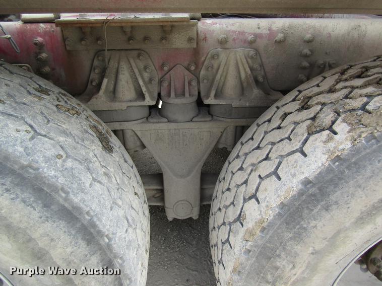 image for item DD8437 1999 Oshkosh S2146 ready mix truck