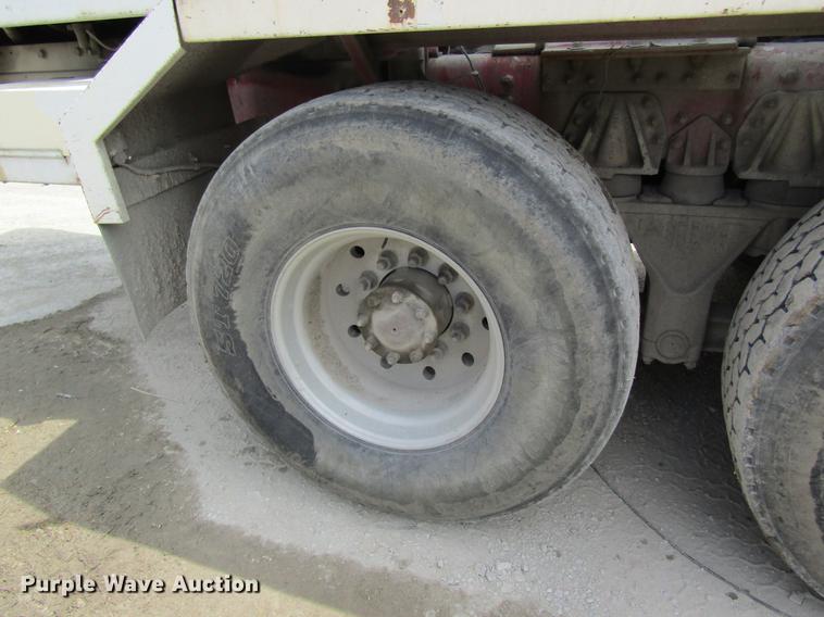 image for item DD8437 1999 Oshkosh S2146 ready mix truck