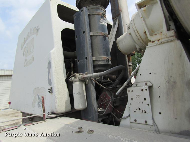 image for item DD8437 1999 Oshkosh S2146 ready mix truck