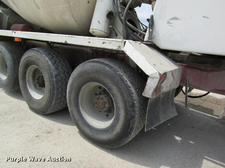 image for item DD8437 1999 Oshkosh S2146 ready mix truck