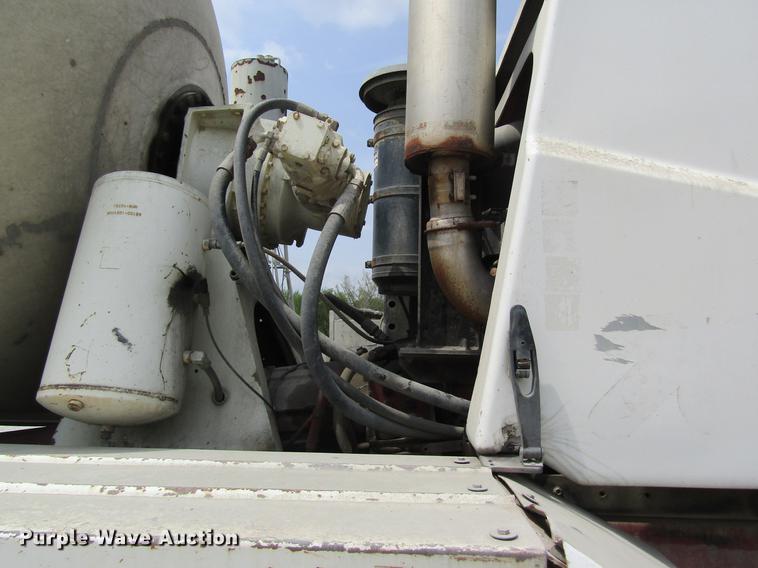 image for item DD8437 1999 Oshkosh S2146 ready mix truck