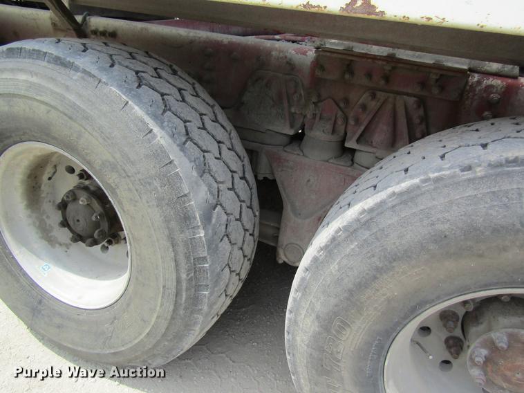 image for item DD8437 1999 Oshkosh S2146 ready mix truck