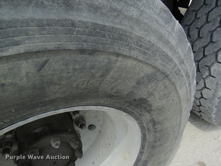 image for item DD8437 1999 Oshkosh S2146 ready mix truck