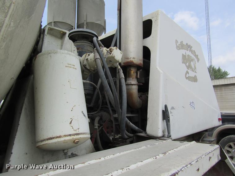 image for item DD8437 1999 Oshkosh S2146 ready mix truck