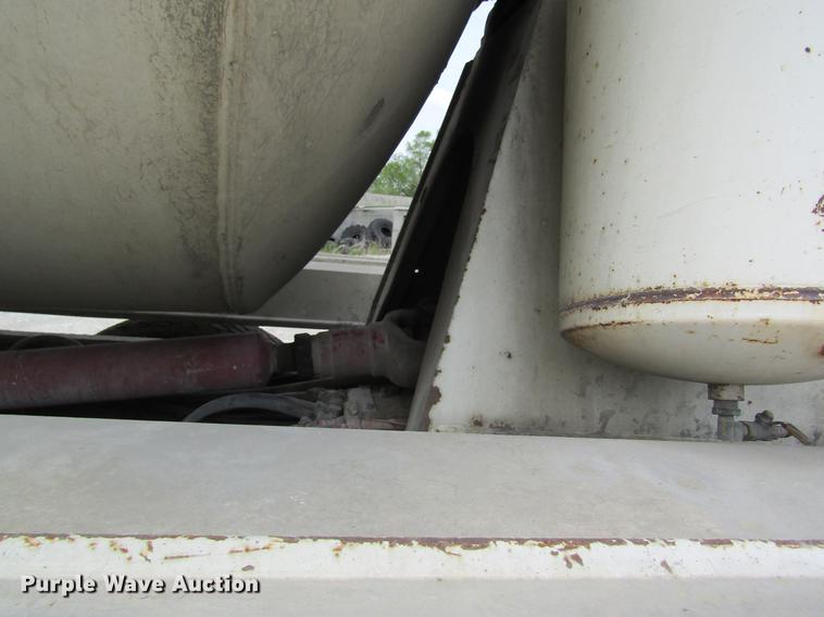 image for item DD8437 1999 Oshkosh S2146 ready mix truck