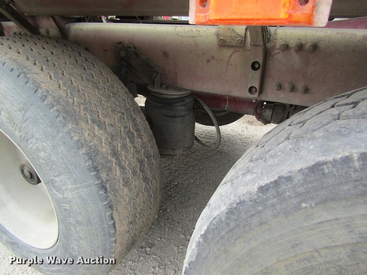 image for item DD8437 1999 Oshkosh S2146 ready mix truck