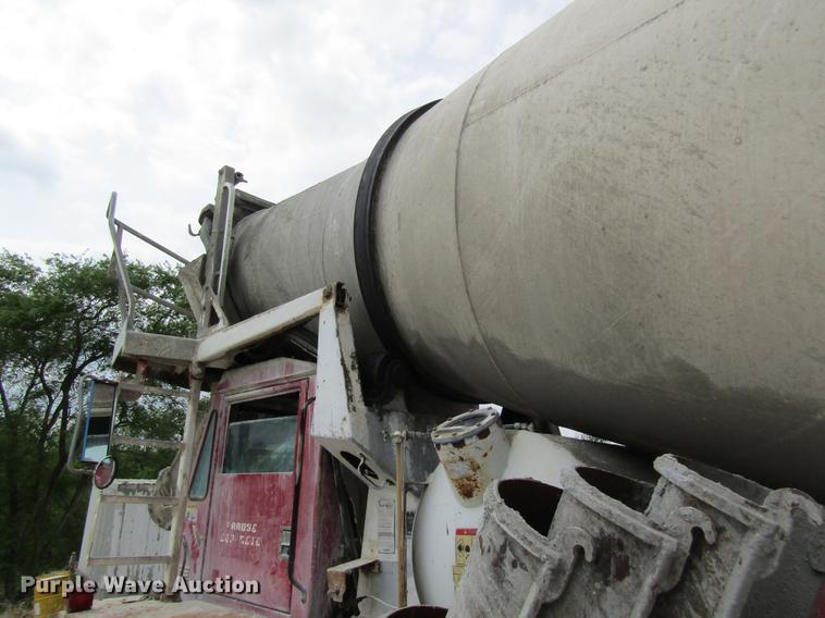 image for item DD8437 1999 Oshkosh S2146 ready mix truck