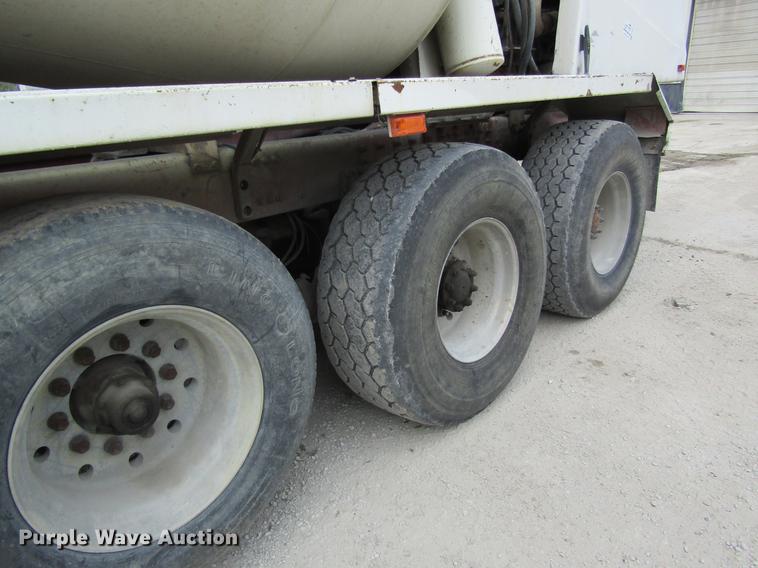 image for item DD8437 1999 Oshkosh S2146 ready mix truck