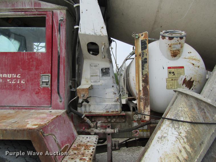 image for item DD8437 1999 Oshkosh S2146 ready mix truck