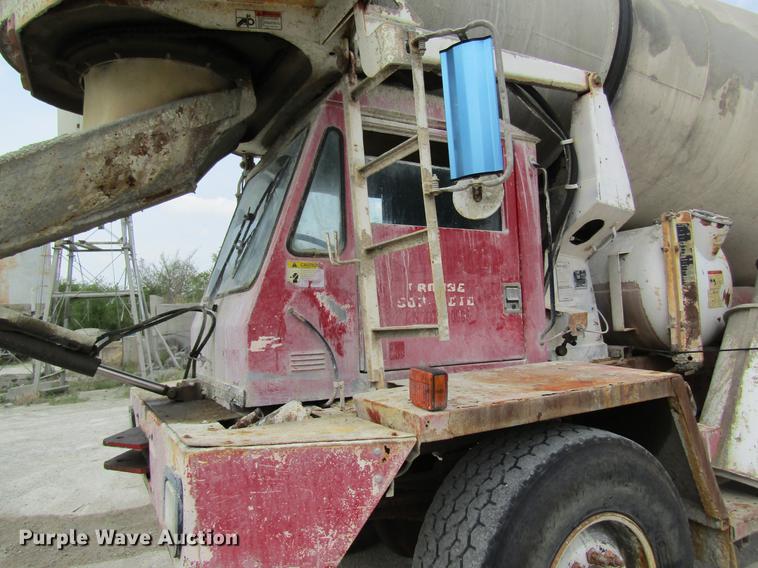 image for item DD8437 1999 Oshkosh S2146 ready mix truck