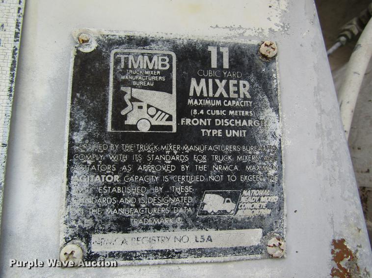 image for item DD8437 1999 Oshkosh S2146 ready mix truck