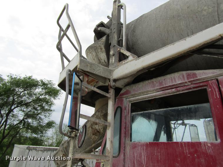 image for item DD8437 1999 Oshkosh S2146 ready mix truck