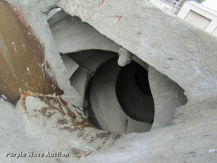 image for item DD8437 1999 Oshkosh S2146 ready mix truck