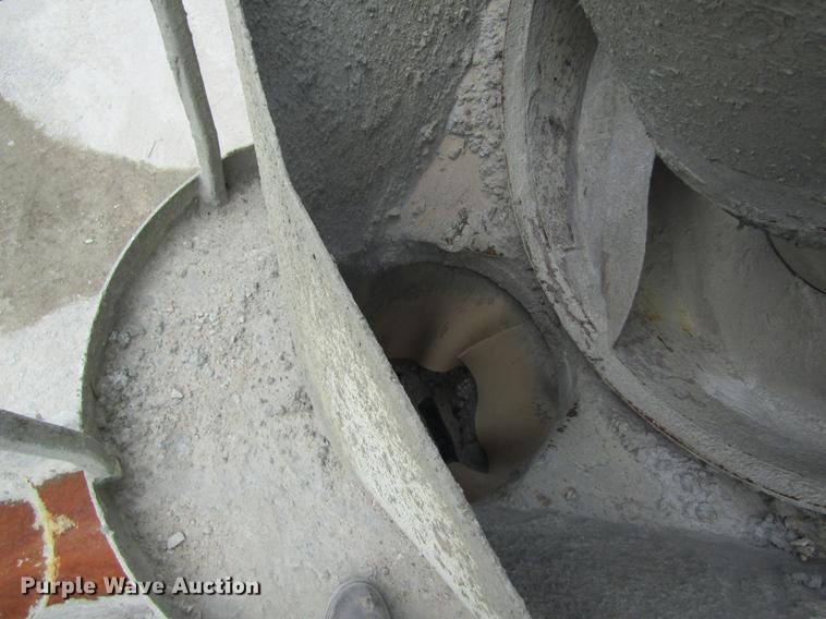 image for item DD8437 1999 Oshkosh S2146 ready mix truck