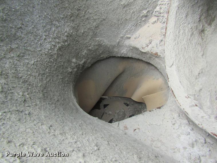 image for item DD8437 1999 Oshkosh S2146 ready mix truck