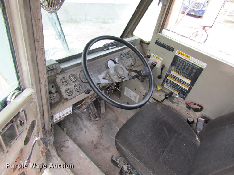 image for item DD8437 1999 Oshkosh S2146 ready mix truck