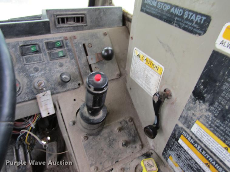 image for item DD8437 1999 Oshkosh S2146 ready mix truck