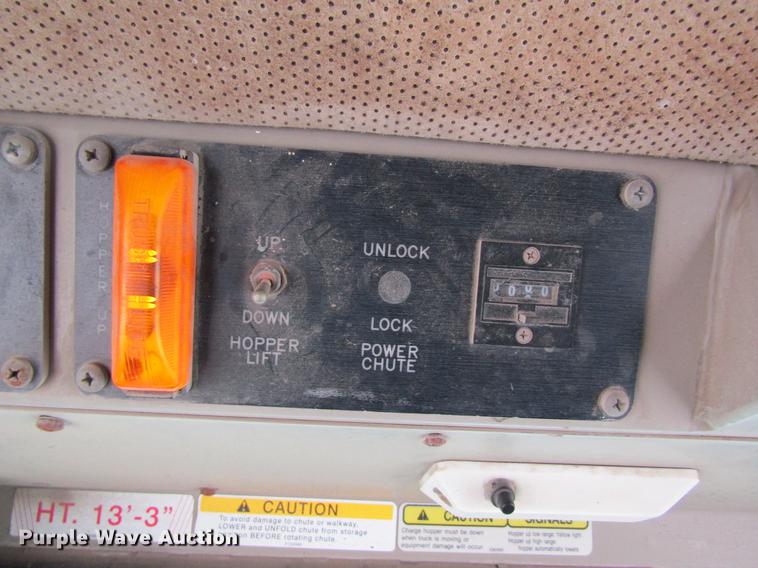 image for item DD8437 1999 Oshkosh S2146 ready mix truck