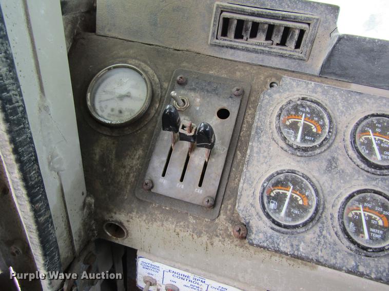 image for item DD8437 1999 Oshkosh S2146 ready mix truck