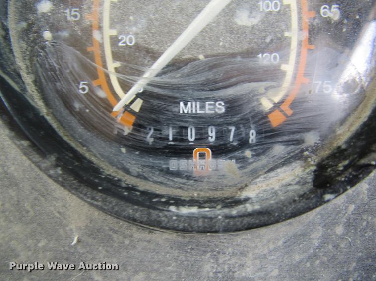 image for item DD8437 1999 Oshkosh S2146 ready mix truck