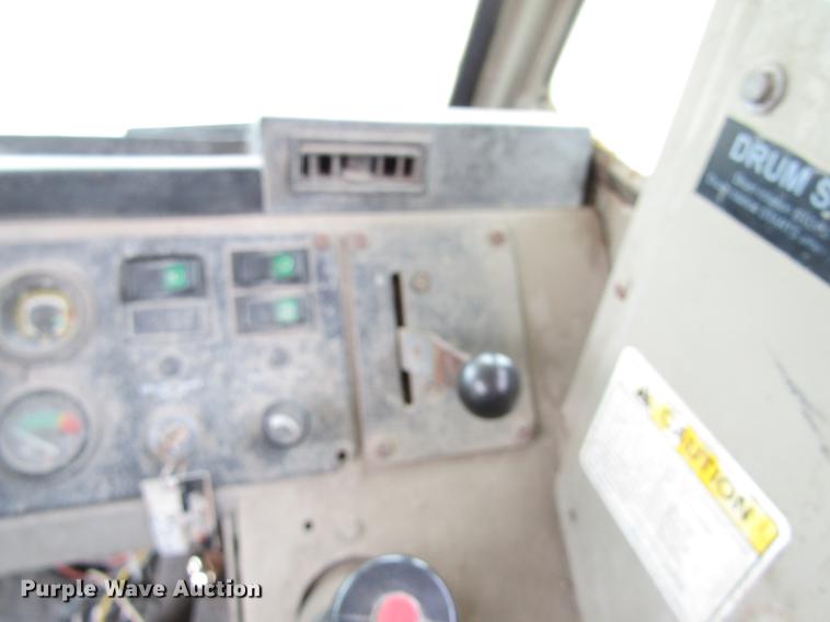 image for item DD8437 1999 Oshkosh S2146 ready mix truck