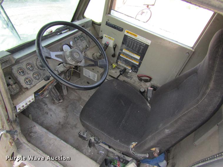 image for item DD8437 1999 Oshkosh S2146 ready mix truck