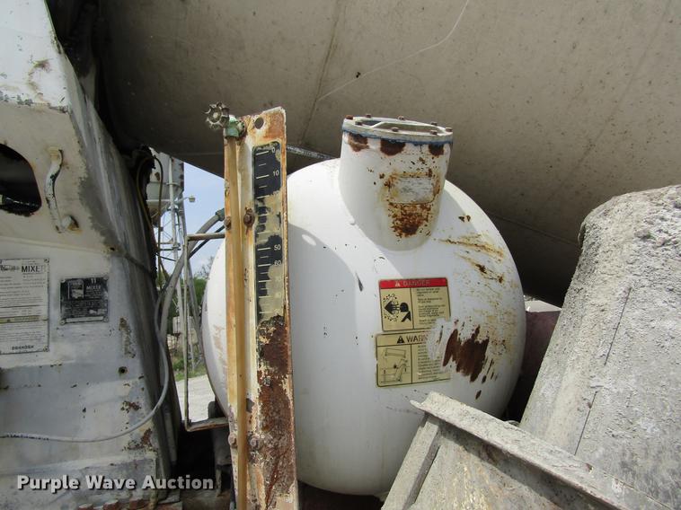 image for item DD8437 1999 Oshkosh S2146 ready mix truck