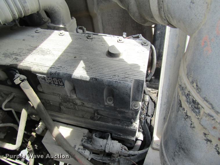 image for item DD8437 1999 Oshkosh S2146 ready mix truck