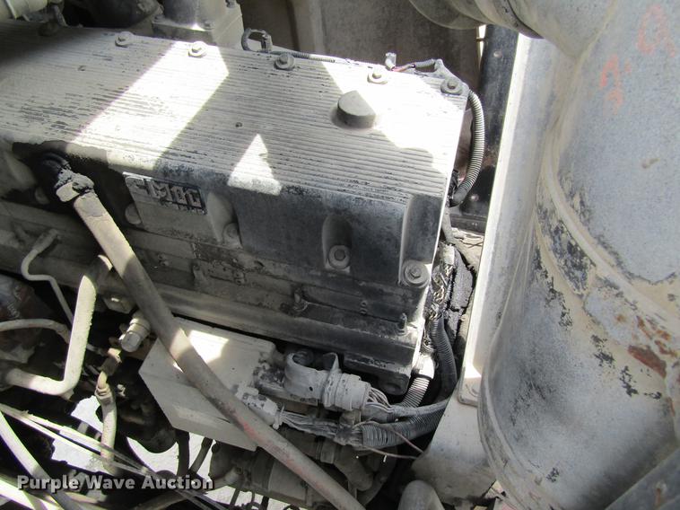 image for item DD8437 1999 Oshkosh S2146 ready mix truck