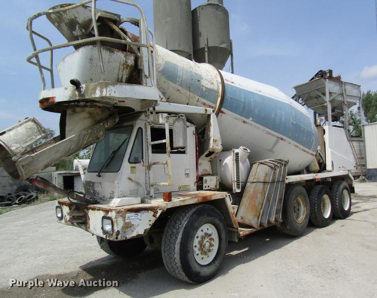 image for item DD8438 1999 Oshkosh S2146 ready mix truck