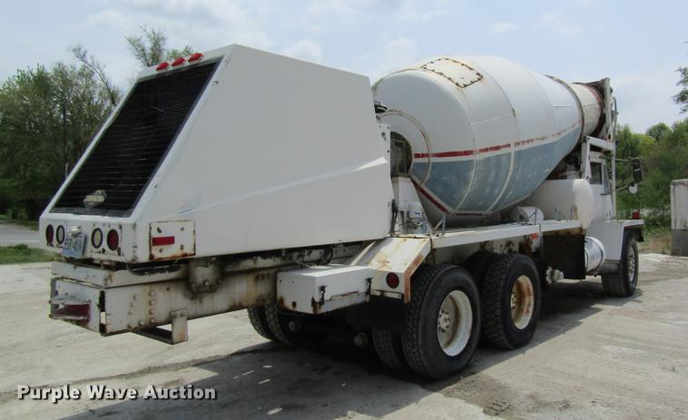 image for item DD8438 1999 Oshkosh S2146 ready mix truck