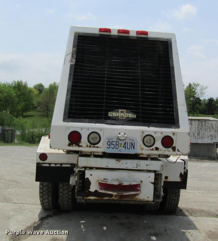 image for item DD8438 1999 Oshkosh S2146 ready mix truck