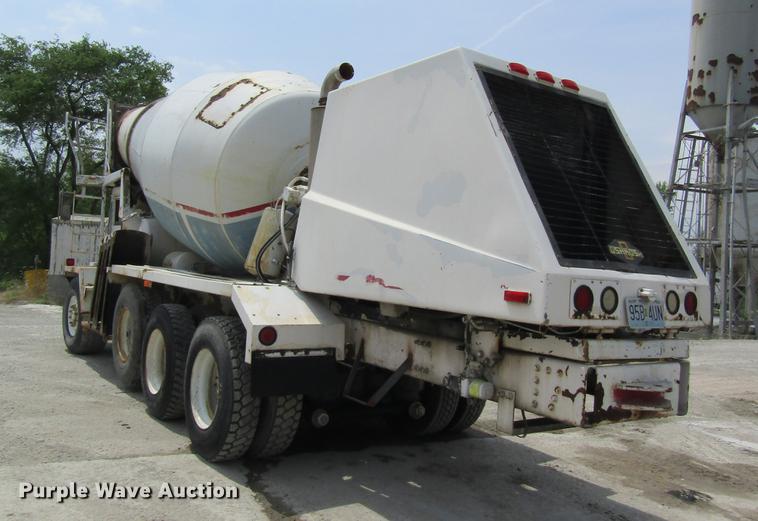 image for item DD8438 1999 Oshkosh S2146 ready mix truck