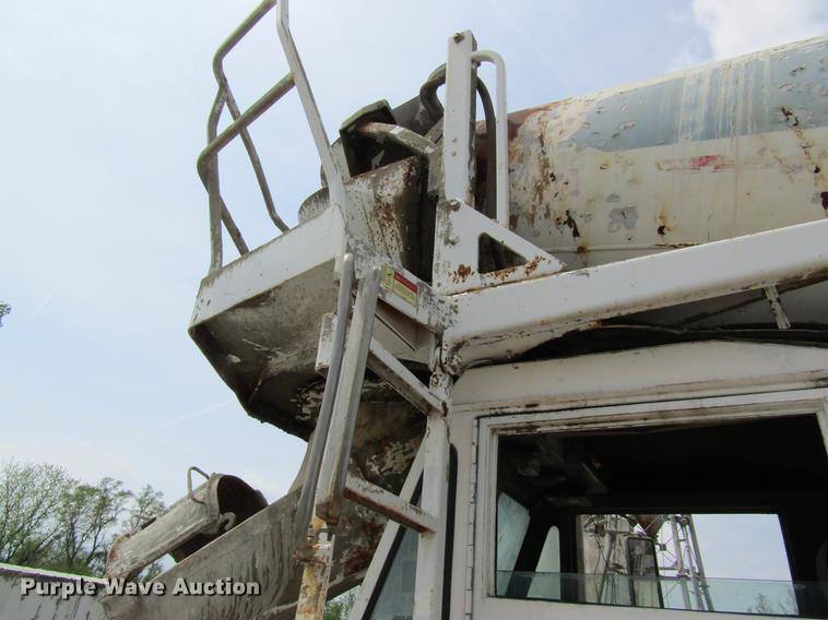 image for item DD8438 1999 Oshkosh S2146 ready mix truck