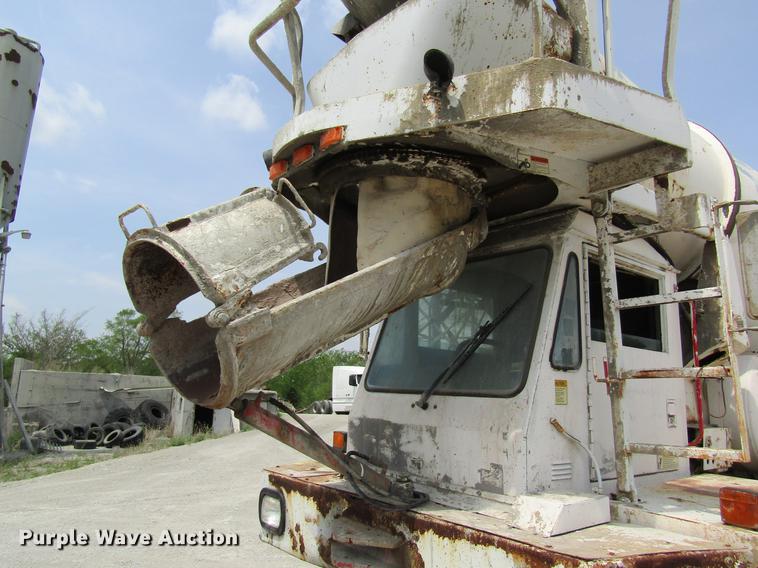 image for item DD8438 1999 Oshkosh S2146 ready mix truck