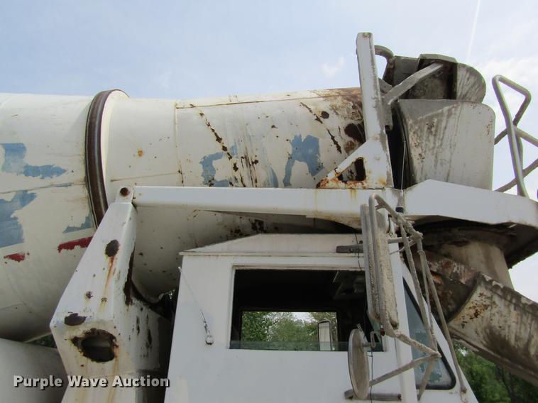 image for item DD8438 1999 Oshkosh S2146 ready mix truck