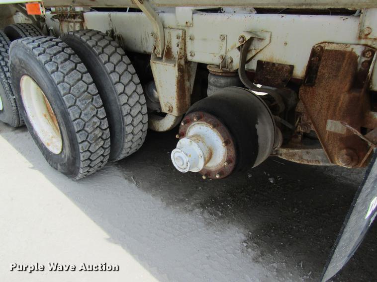 image for item DD8438 1999 Oshkosh S2146 ready mix truck