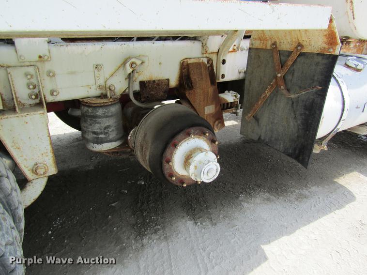 image for item DD8438 1999 Oshkosh S2146 ready mix truck