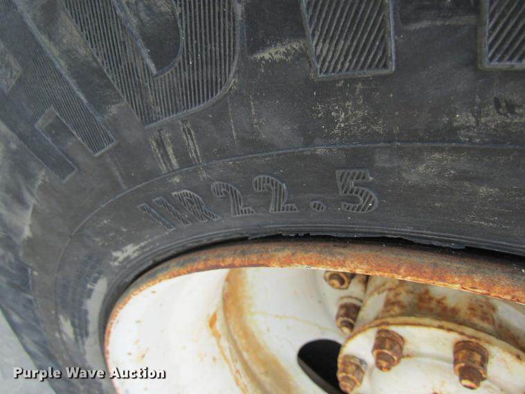 image for item DD8438 1999 Oshkosh S2146 ready mix truck