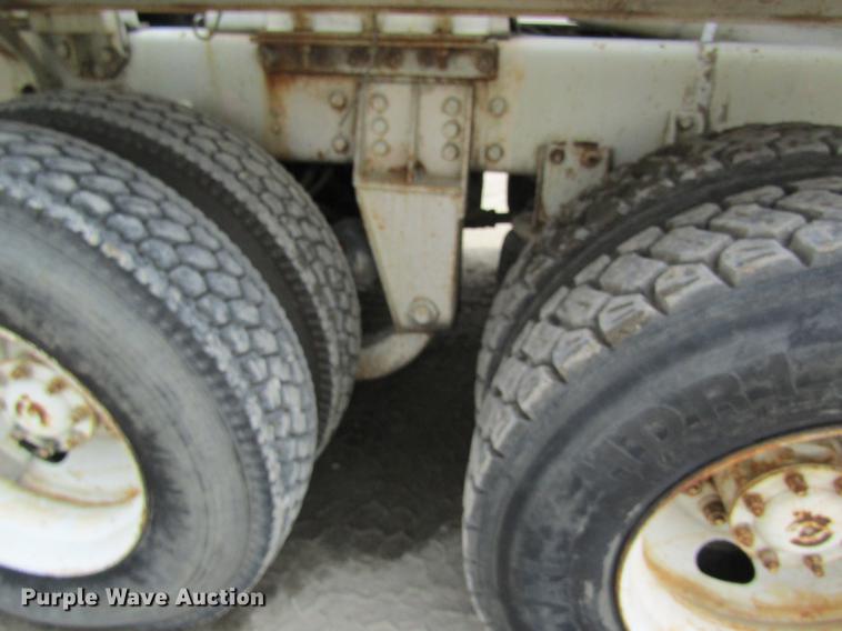 image for item DD8438 1999 Oshkosh S2146 ready mix truck