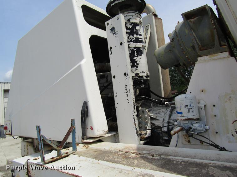 image for item DD8438 1999 Oshkosh S2146 ready mix truck