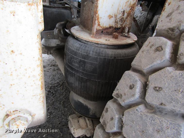 image for item DD8438 1999 Oshkosh S2146 ready mix truck