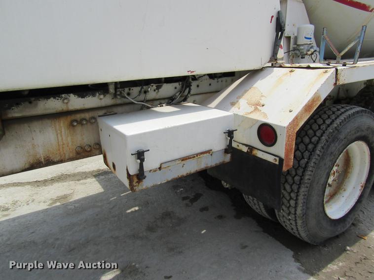 image for item DD8438 1999 Oshkosh S2146 ready mix truck